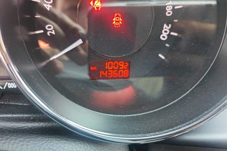 Used Peugeot 3008 2013 1.6THP Automatic Prestige Edition Odometer Close Up