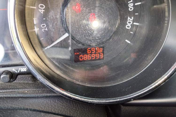 Used Peugeot 3008 2013 1.6THP Automatic Prestige Edition Odometer Close Up