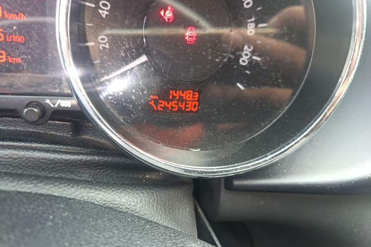 Used Peugeot 3008 2013 1.6THP Automatic Prestige Edition Odometer Close Up
