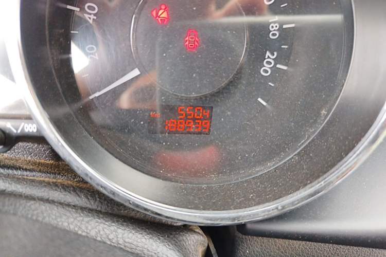 Used Peugeot 3008 2013 2.0L Automatic Trend Edition Odometer Close Up