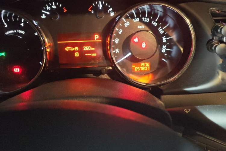 Used Peugeot 3008 2013 2.0L Automatic Trend Edition Odometer Close Up
