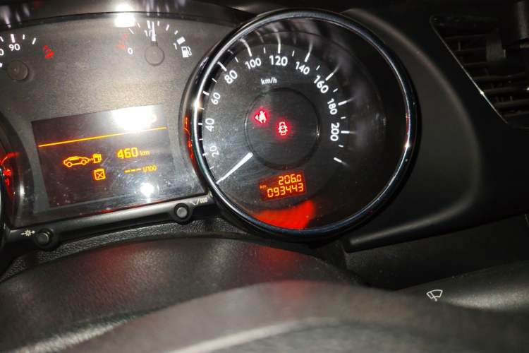 Used Peugeot 3008 2013 2.0L Automatic Trend Edition Odometer Close Up