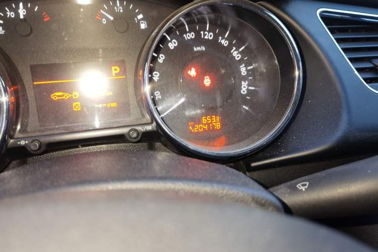 Used Peugeot 3008 2013 2.0L Automatic Trend Edition Odometer Close Up