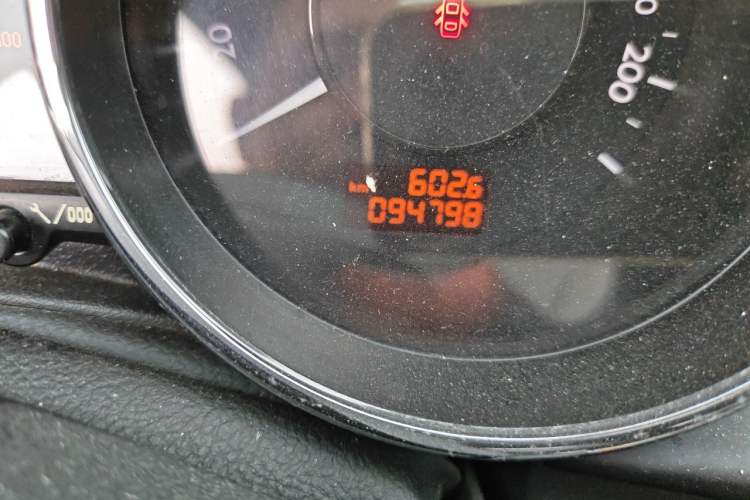 Used Peugeot 3008 2013 2.0L Automatic Trend Edition Odometer Close Up