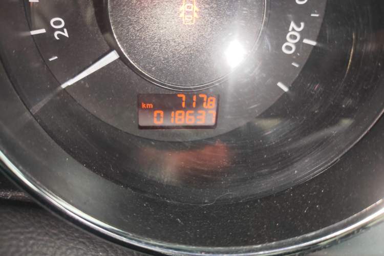 Used Peugeot 3008 2013 1.6THP Automatic Prestige Edition Odometer Close Up