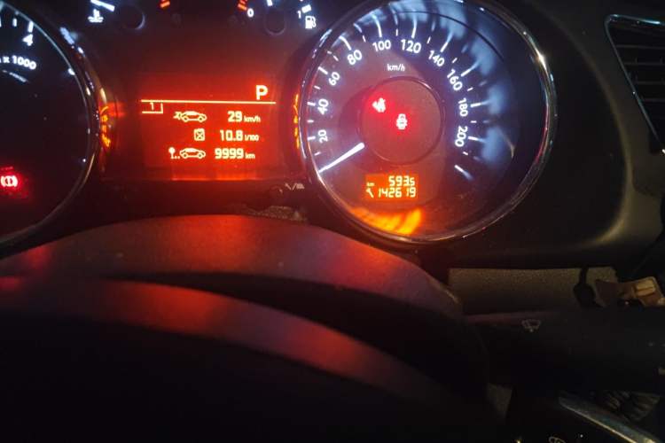 Used Peugeot 3008 2013 2.0L Automatic Trend Edition Odometer Close Up