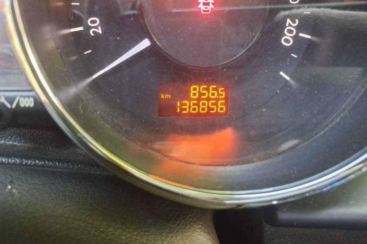 Used Peugeot 3008 2013 1.6THP Automatic Prestige Edition Odometer Close Up