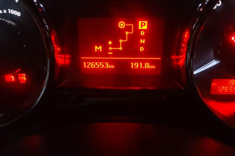 Used Peugeot 3008 2013 1.6THP Roland Garros Edition Odometer Close Up