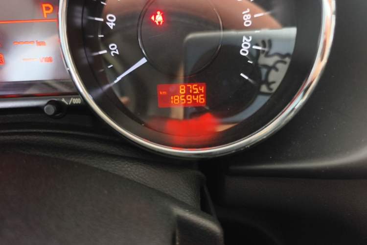 Used Peugeot 3008 2013 2.0L Automatic Trend Edition Odometer Close Up