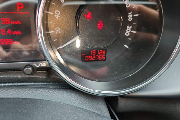 Used Peugeot 3008 2013 1.6THP Automatic Trend Edition Odometer Close Up