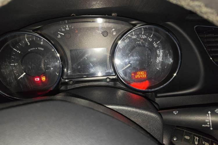 Used Peugeot 3008 2013 1.6THP Automatic Prestige Edition Odometer Close Up