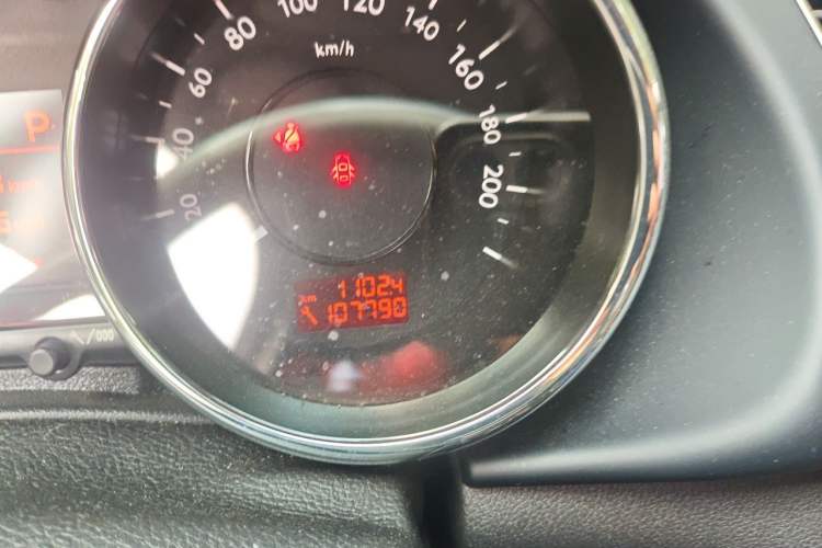 Used Peugeot 3008 2013 2.0L Automatic Trend Edition Odometer Close Up