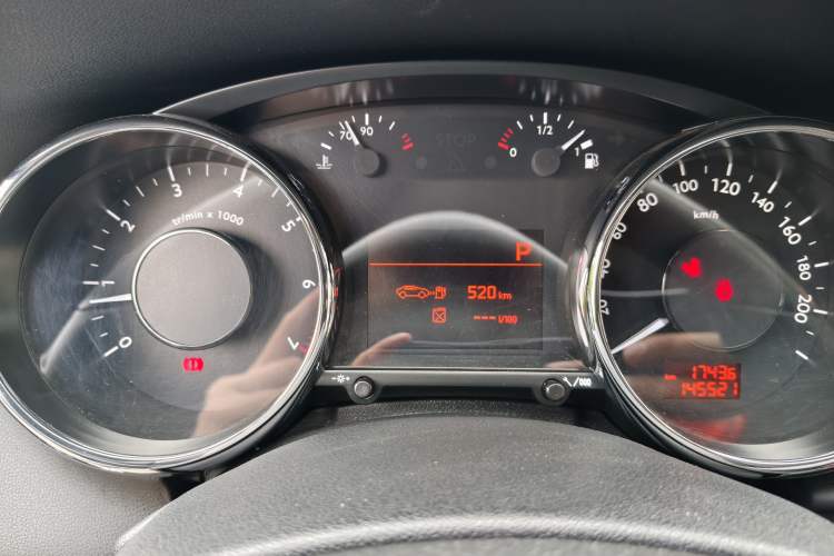 Used Peugeot 3008 2013 1.6THP Automatic Prestige Edition Odometer Close Up