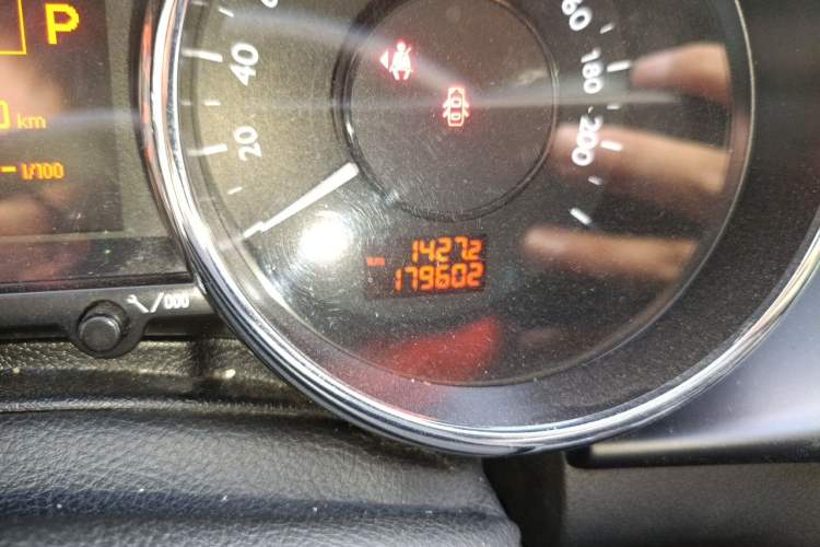 Used Peugeot 3008 2013 2.0L Automatic Trend Edition Odometer Close Up