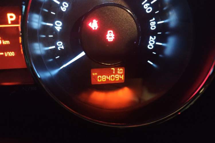Used Peugeot 3008 2013 2.0L Automatic Trend Edition Odometer Close Up