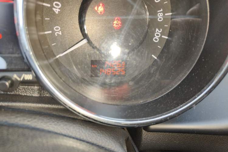 Used Peugeot 3008 2013 1.6THP Automatic Trend Edition Odometer Close Up