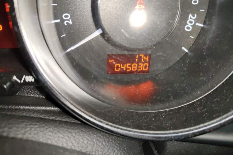 Used Peugeot 3008 2013 2.0L Automatic Trend Edition Odometer Close Up