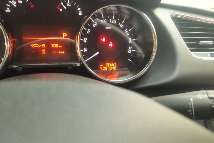 Used Peugeot 3008 2013 2.0L Automatic Trend Edition Odometer Close Up
