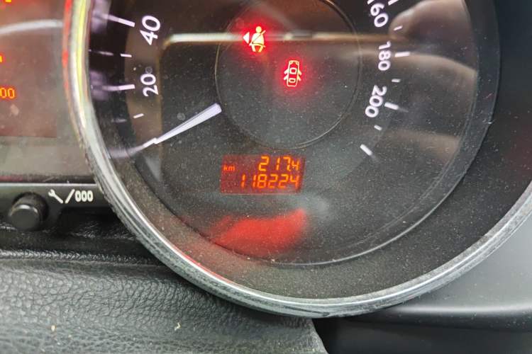 Used Peugeot 3008 2013 2.0L Automatic Trend Edition Odometer Close Up