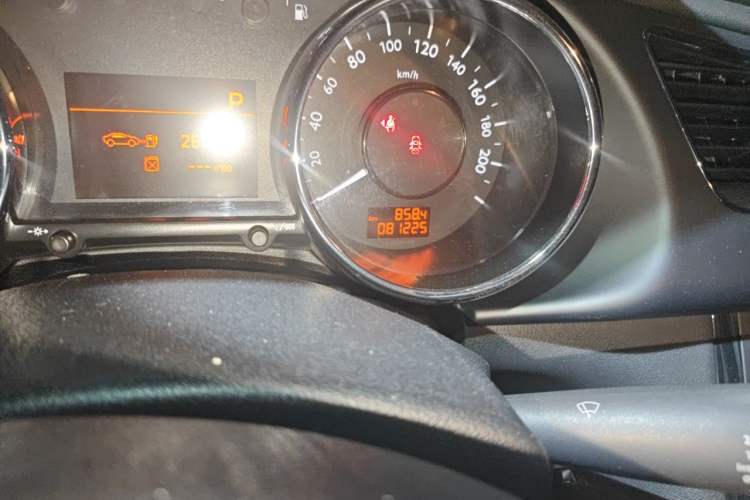 Used Peugeot 3008 2013 2.0L Automatic Trend Edition Odometer Close Up