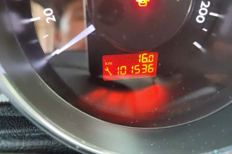 Used Peugeot 3008 2013 1.6THP Automatic Prestige Edition Odometer Close Up