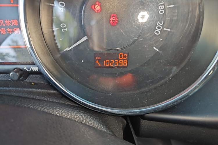 Used Peugeot 3008 2013 1.6THP Automatic Prestige Edition Odometer Close Up