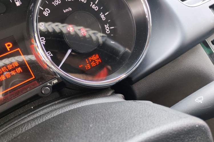 Used Peugeot 3008 2013 1.6THP Automatic Prestige Edition Odometer Close Up