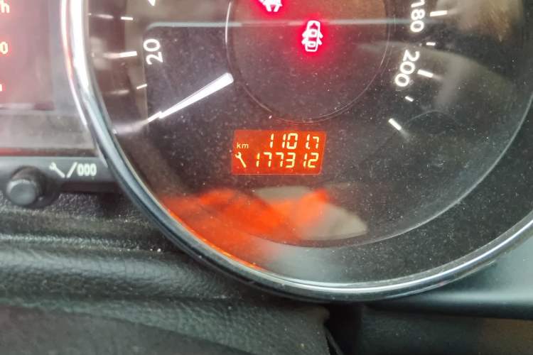 Used Peugeot 3008 2013 2.0L Automatic Trend Edition Odometer Close Up