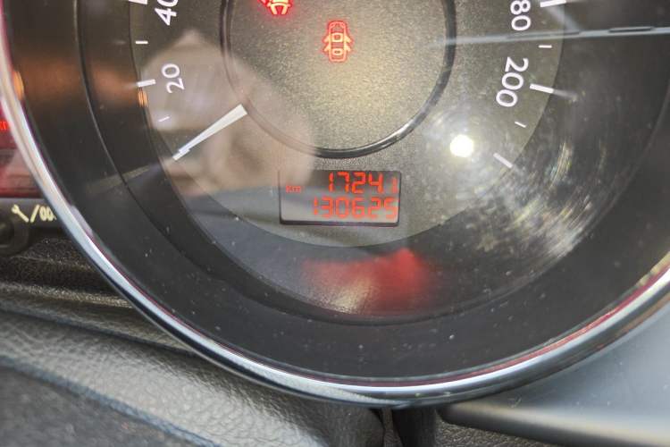 Used Peugeot 3008 2013 2.0L Automatic Trend Edition Odometer Close Up