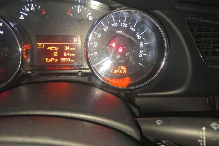 Used Peugeot 3008 2013 2.0L Automatic Trend Edition Odometer Close Up