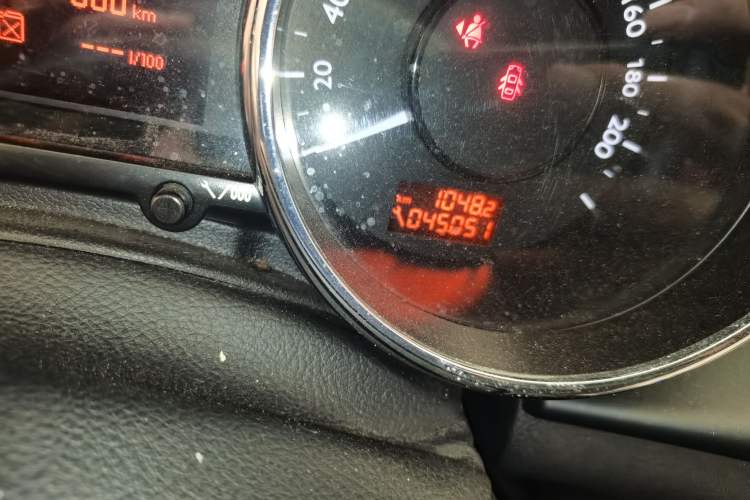 Used Peugeot 3008 2013 2.0L Automatic Trend Edition Odometer Close Up