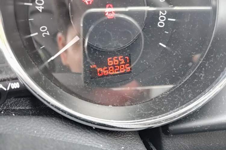 Used Peugeot 3008 2013 2.0L Automatic Trend Edition Odometer Close Up