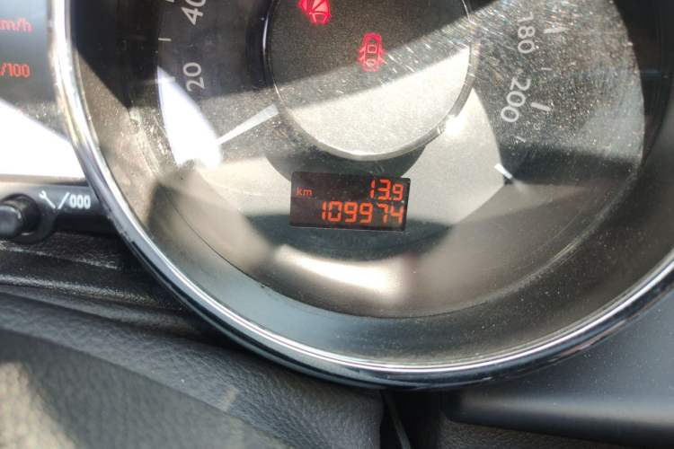 Used Peugeot 3008 2013 1.6THP Automatic Prestige Edition Odometer Close Up