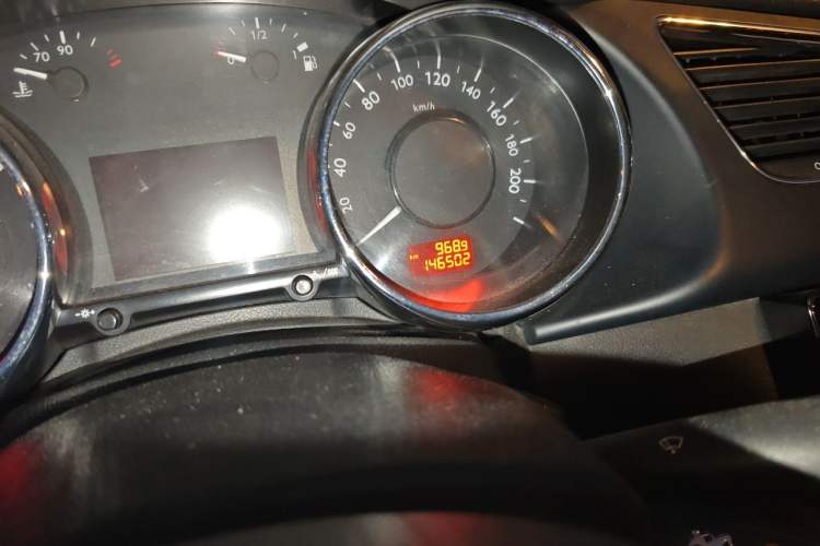 Used Peugeot 3008 2013 2.0L Automatic Trend Edition Odometer Close Up