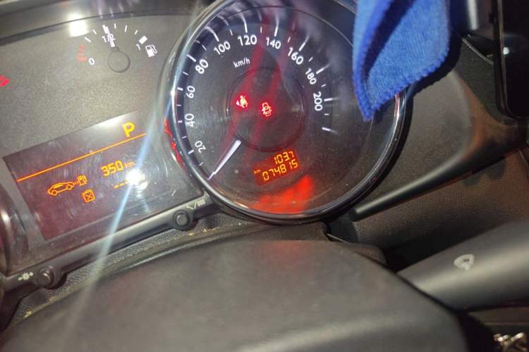 Used Peugeot 3008 2013 2.0L Automatic Trend Edition Odometer Close Up