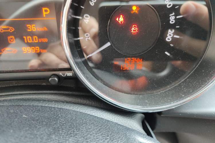 Used Peugeot 3008 2013 2.0L Automatic Classic Edition Odometer Close Up
