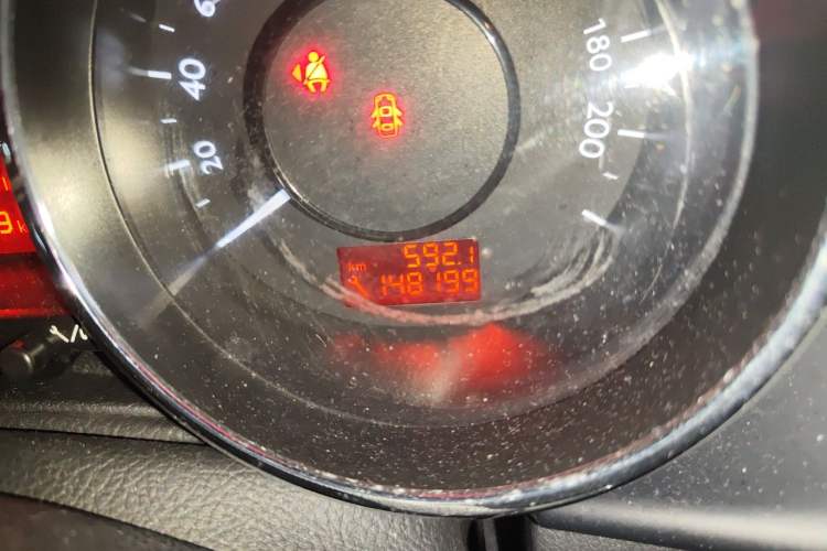 Used Peugeot 3008 2013 1.6THP Automatic Prestige Edition Odometer Close Up