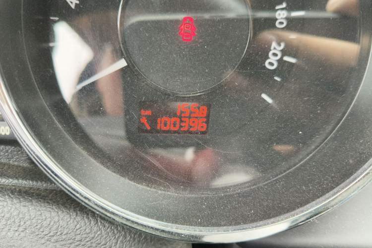 Used Peugeot 3008 2013 2.0L Automatic Classic Edition Odometer Close Up