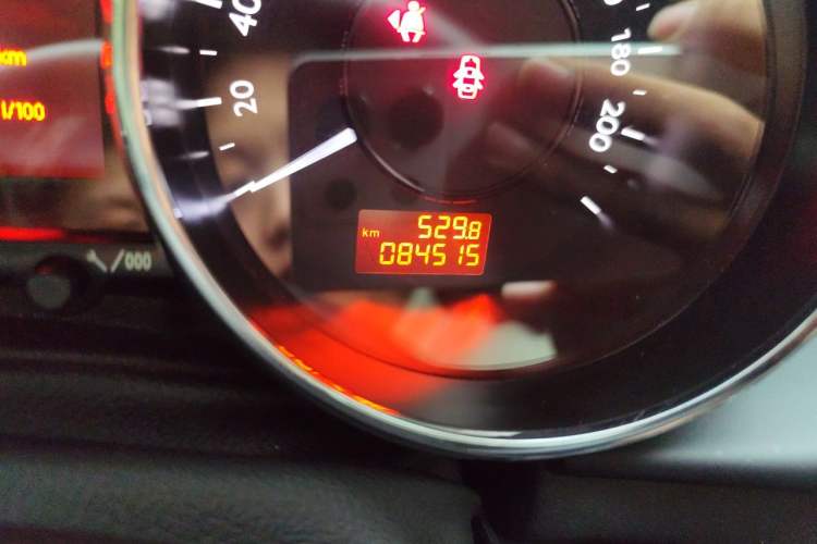 Used Peugeot 3008 2013 1.6THP Automatic Prestige Edition Odometer Close Up