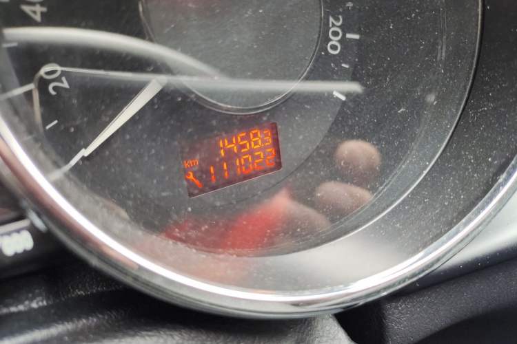 Used Peugeot 3008 2013 1.6THP Automatic Prestige Edition Odometer Close Up