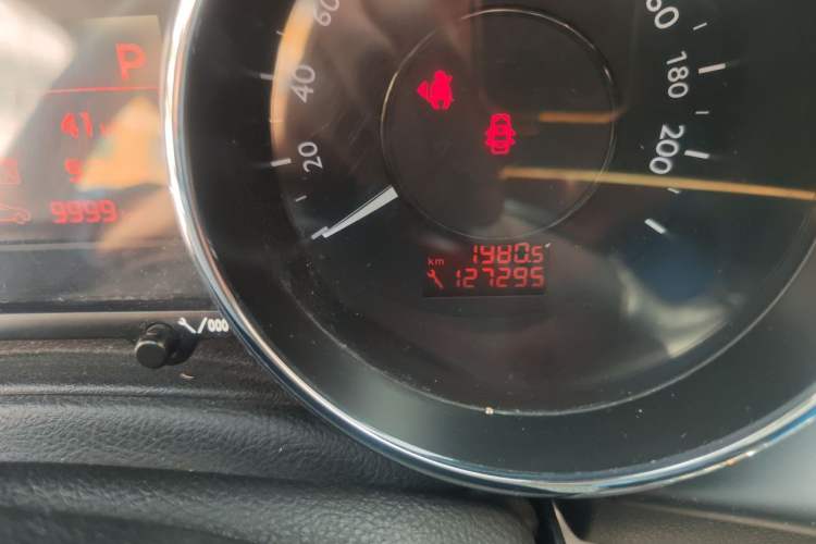 Used Peugeot 3008 2013 2.0L Automatic Classic Edition Odometer Close Up