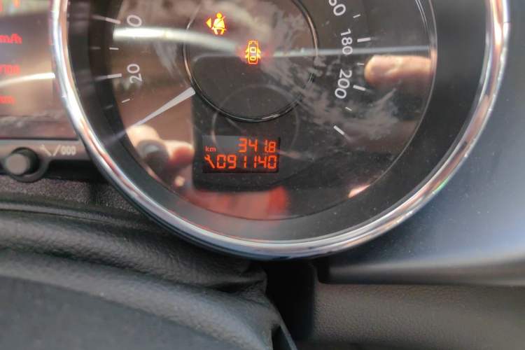 Used Peugeot 3008 2013 2.0L Automatic Trend Edition Odometer Close Up