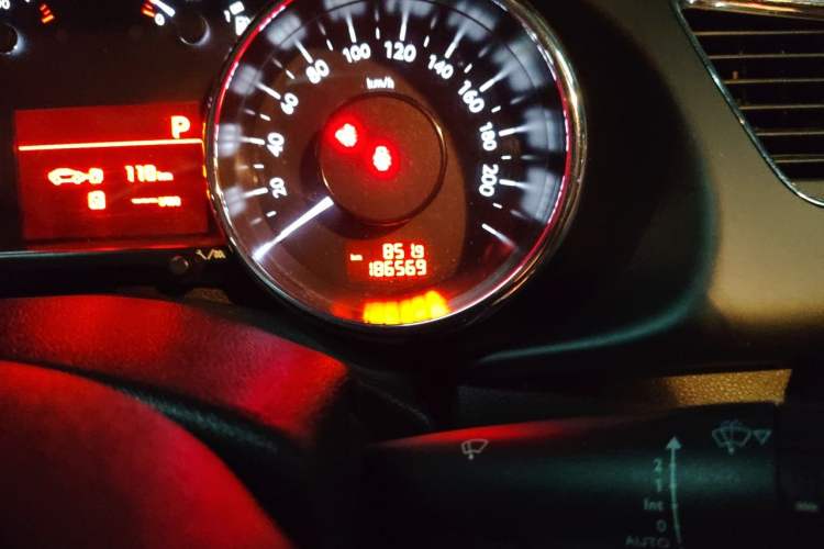 Used Peugeot 3008 2013 1.6THP Automatic Prestige Edition Odometer Close Up