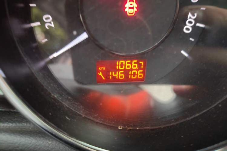 Used Peugeot 3008 2013 1.6THP Automatic Prestige Edition Odometer Close Up