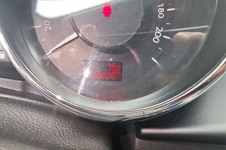Used Peugeot 3008 2013 1.6THP Automatic Prestige Edition Odometer Close Up