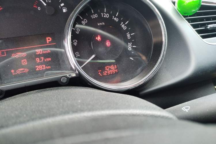 Used Peugeot 3008 2013 2.0L Automatic Trend Edition Odometer Close Up