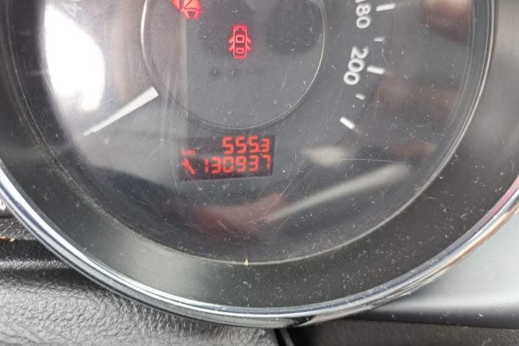Used Peugeot 3008 2013 1.6THP Roland Garros Edition Odometer Close Up