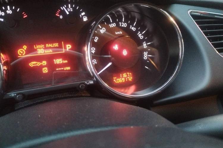 Used Peugeot 3008 2013 2.0L Automatic Trend Edition Odometer Close Up