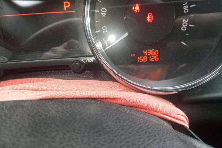 Used Peugeot 3008 2013 1.6THP Automatic Prestige Edition Odometer Close Up