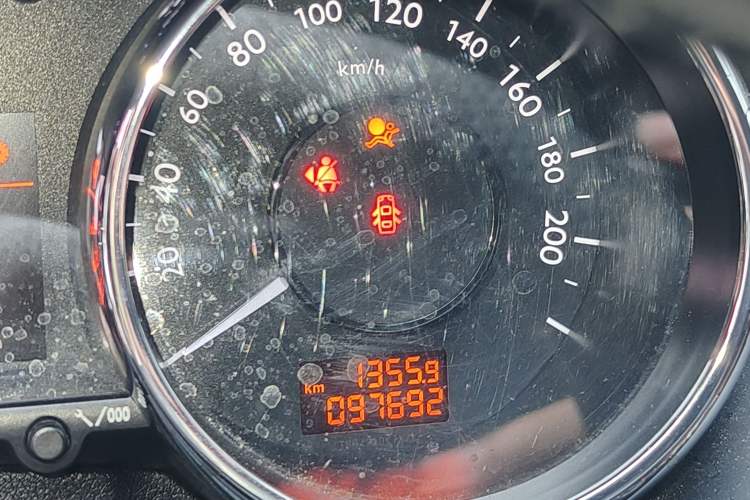 Used Peugeot 3008 2013 2.0L Automatic Trend Edition Odometer Close Up